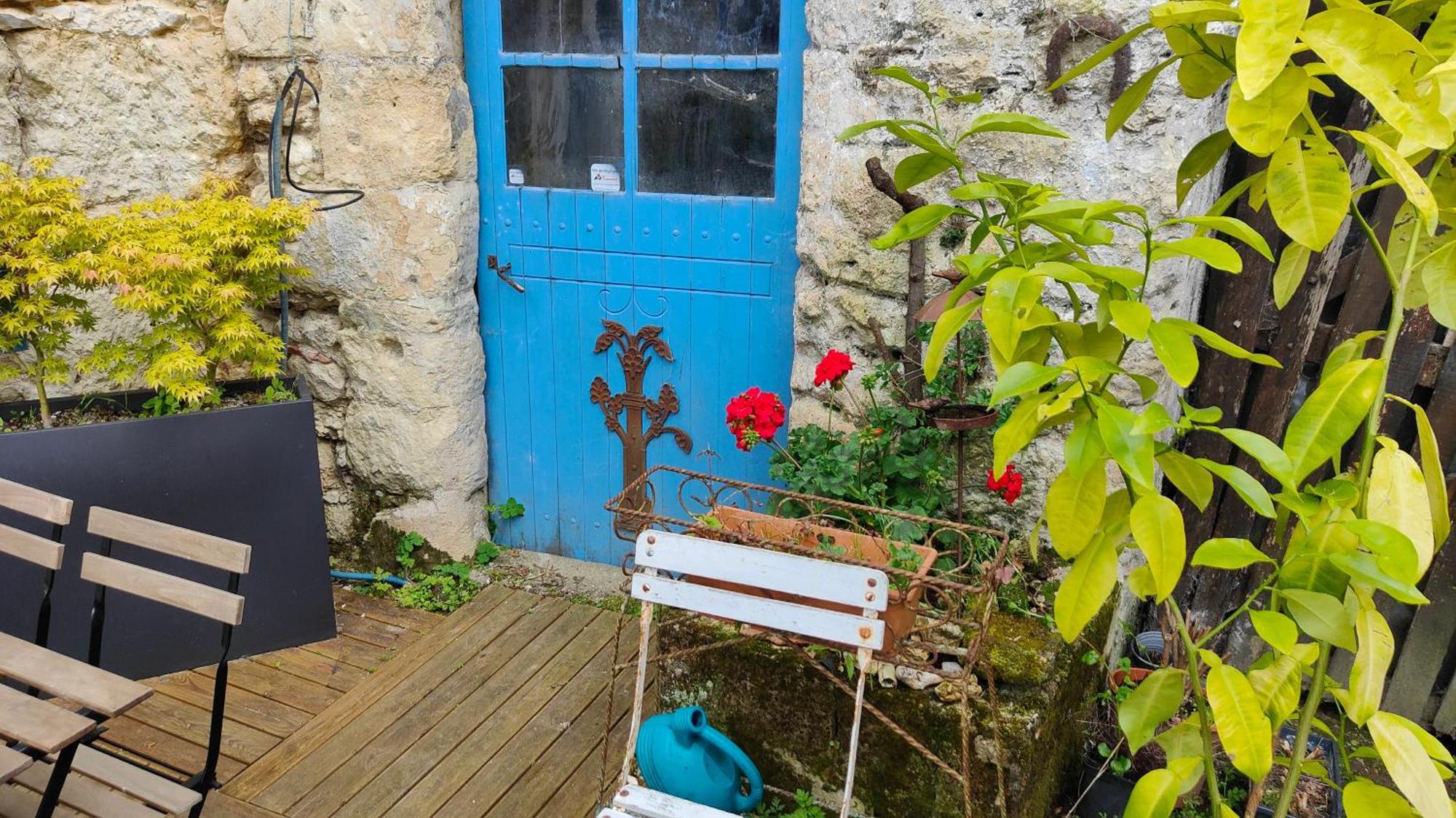 Villa La Maison Bleue De Husseau Ancienne Ferme Semi-Troglodytique 18E Siecle Montlouis-sur-Loire Exterior foto