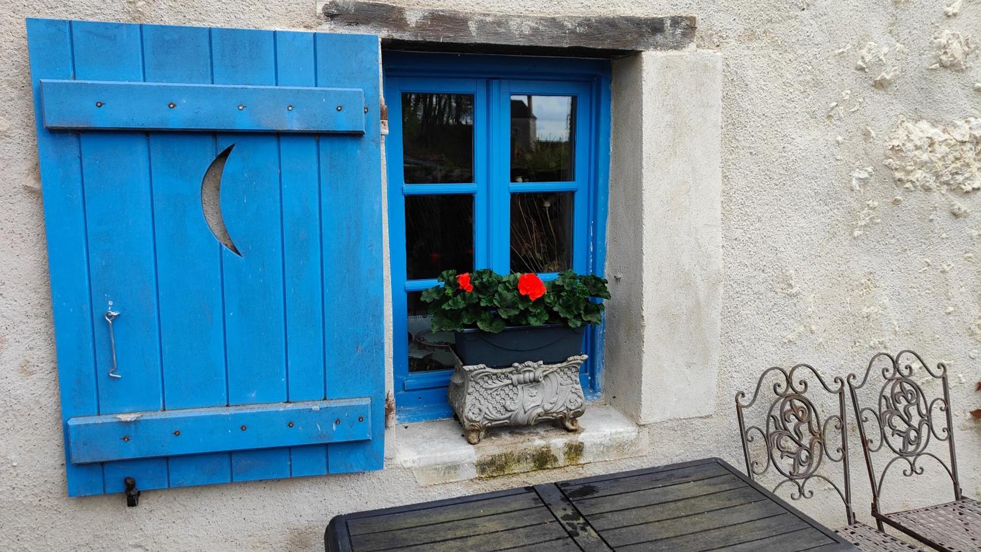 Villa La Maison Bleue De Husseau Ancienne Ferme Semi-Troglodytique 18E Siecle Montlouis-sur-Loire Exterior foto